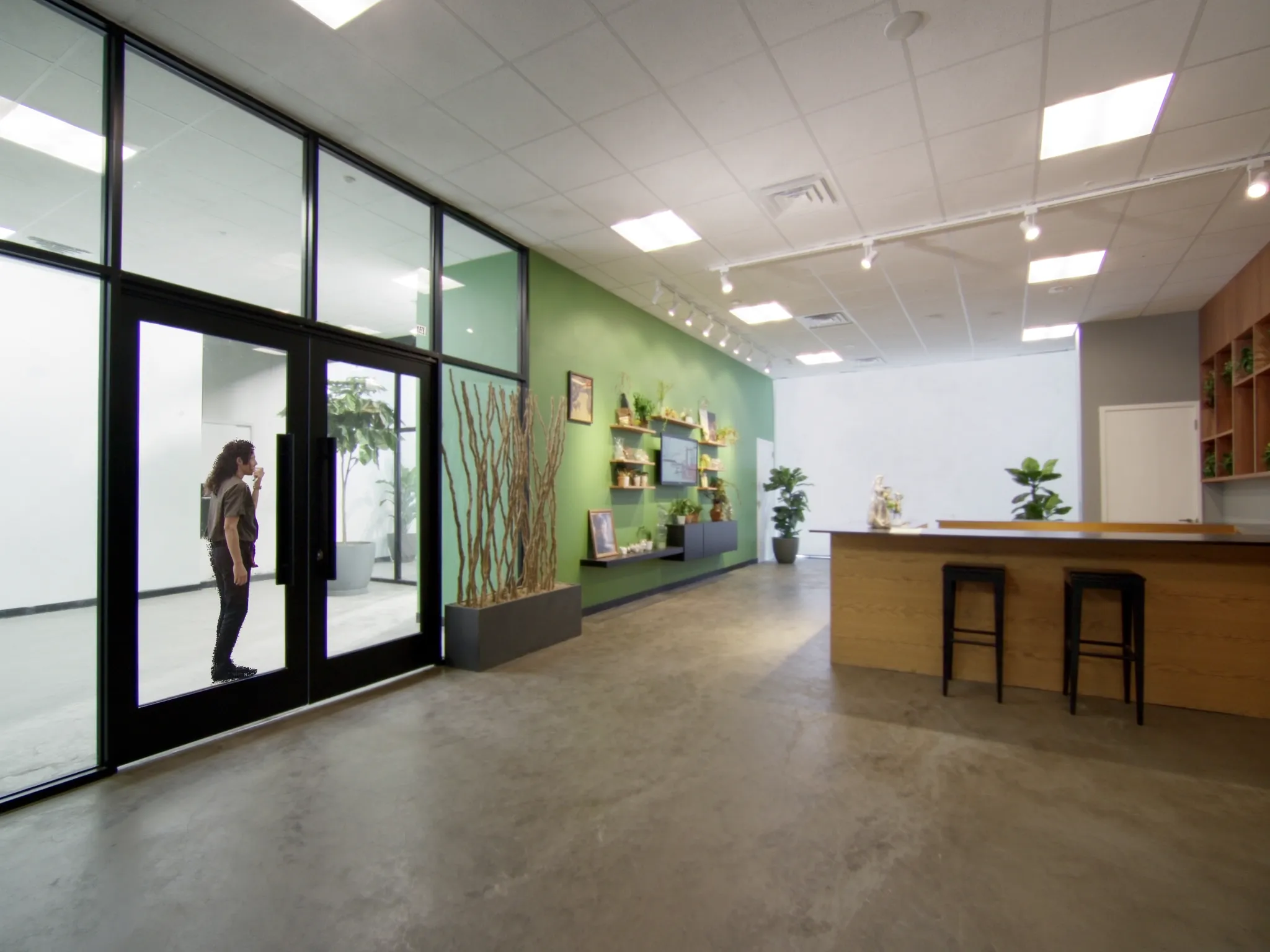 Recepção comercial com porta de vidro e moldura de alumínio